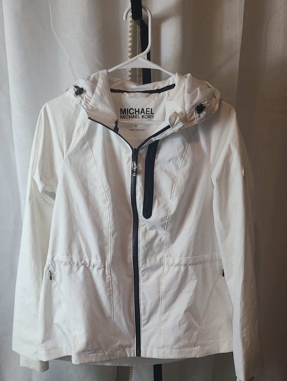 Michael Kors white hooded anorak raincoat Size Med. New